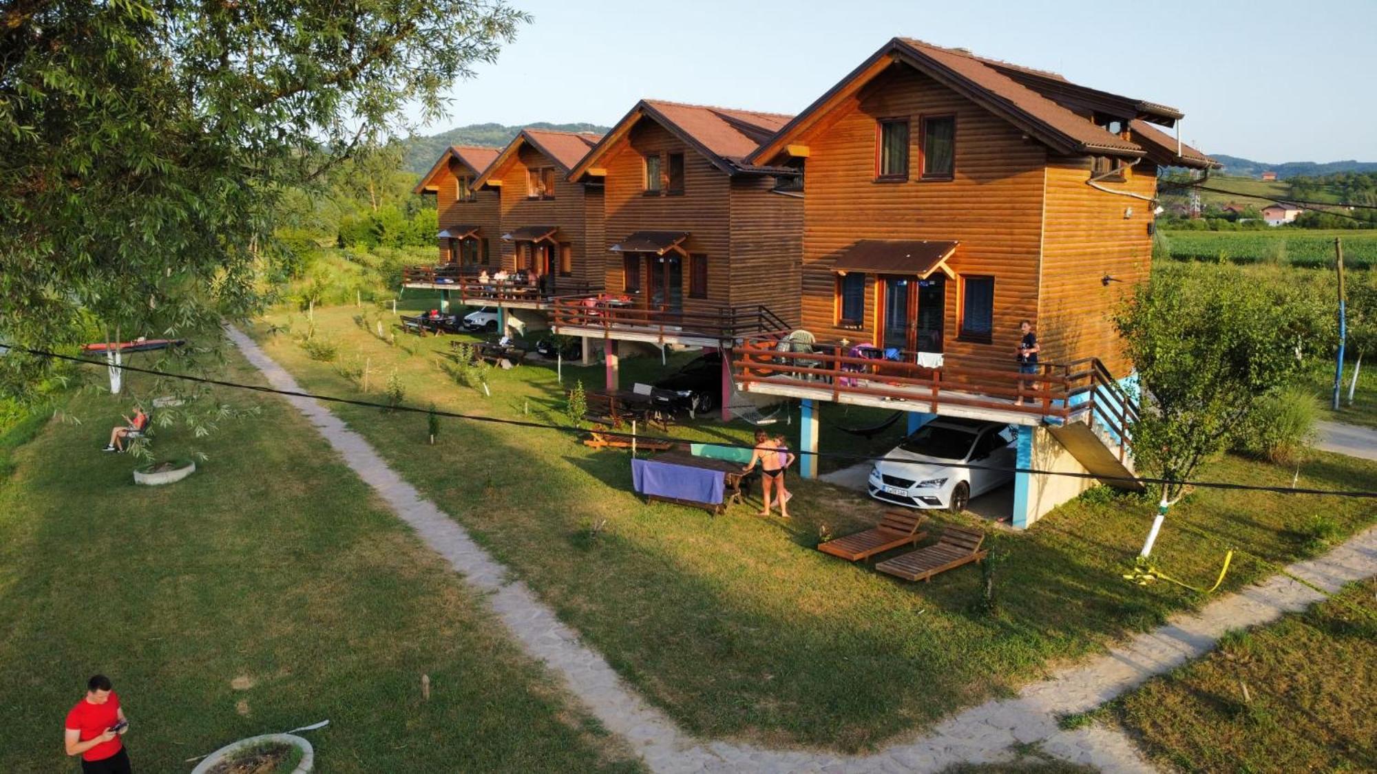 Holiday Homes Piralo Kostajnica Exteriér fotografie