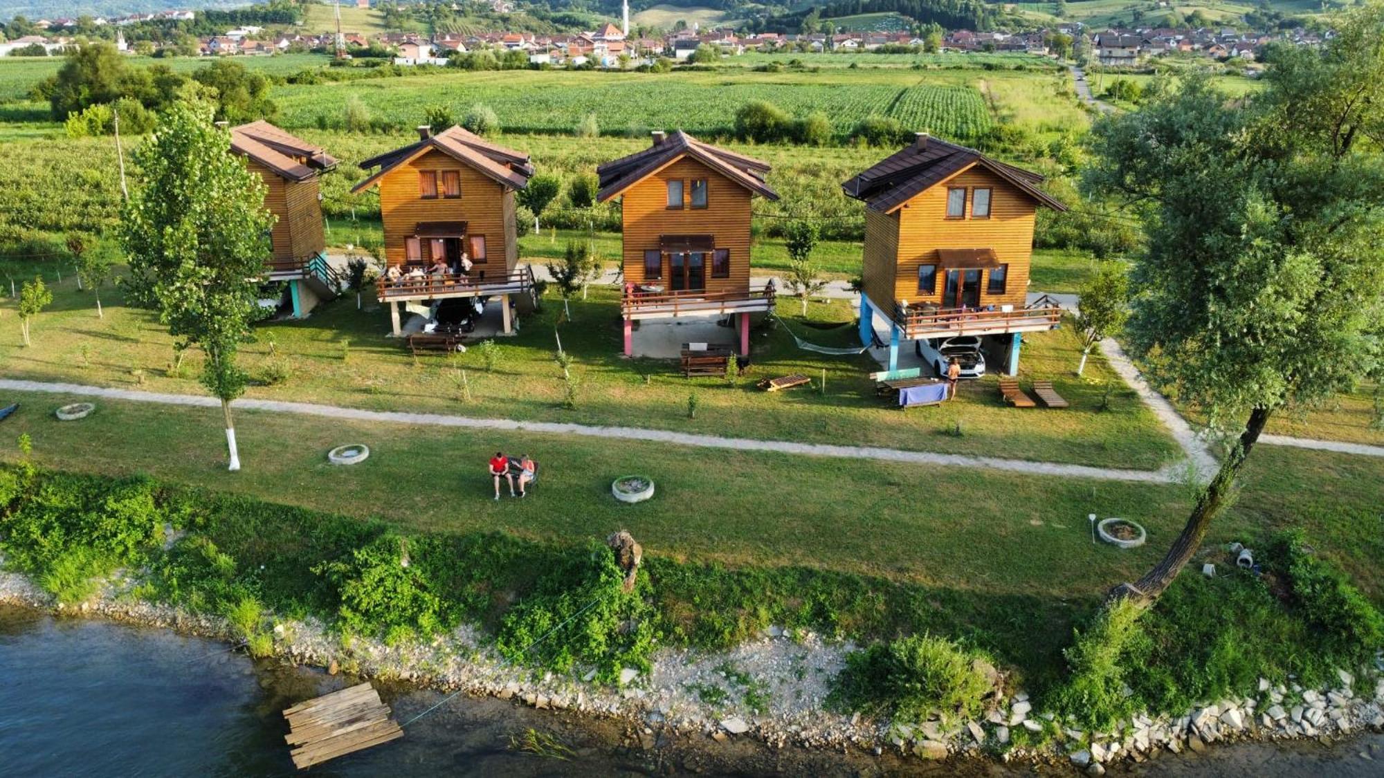 Holiday Homes Piralo Kostajnica Exteriér fotografie
