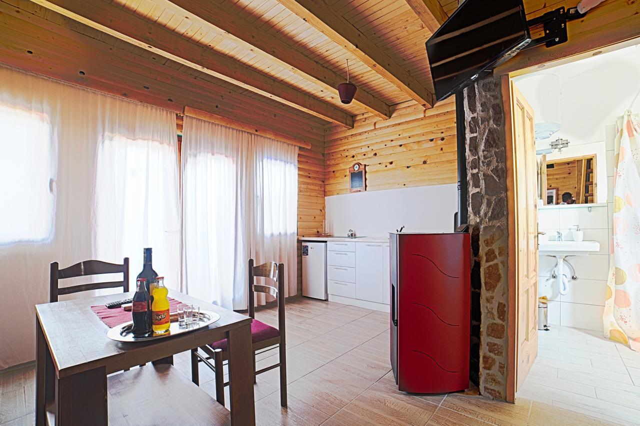Holiday Homes Piralo Kostajnica Exteriér fotografie