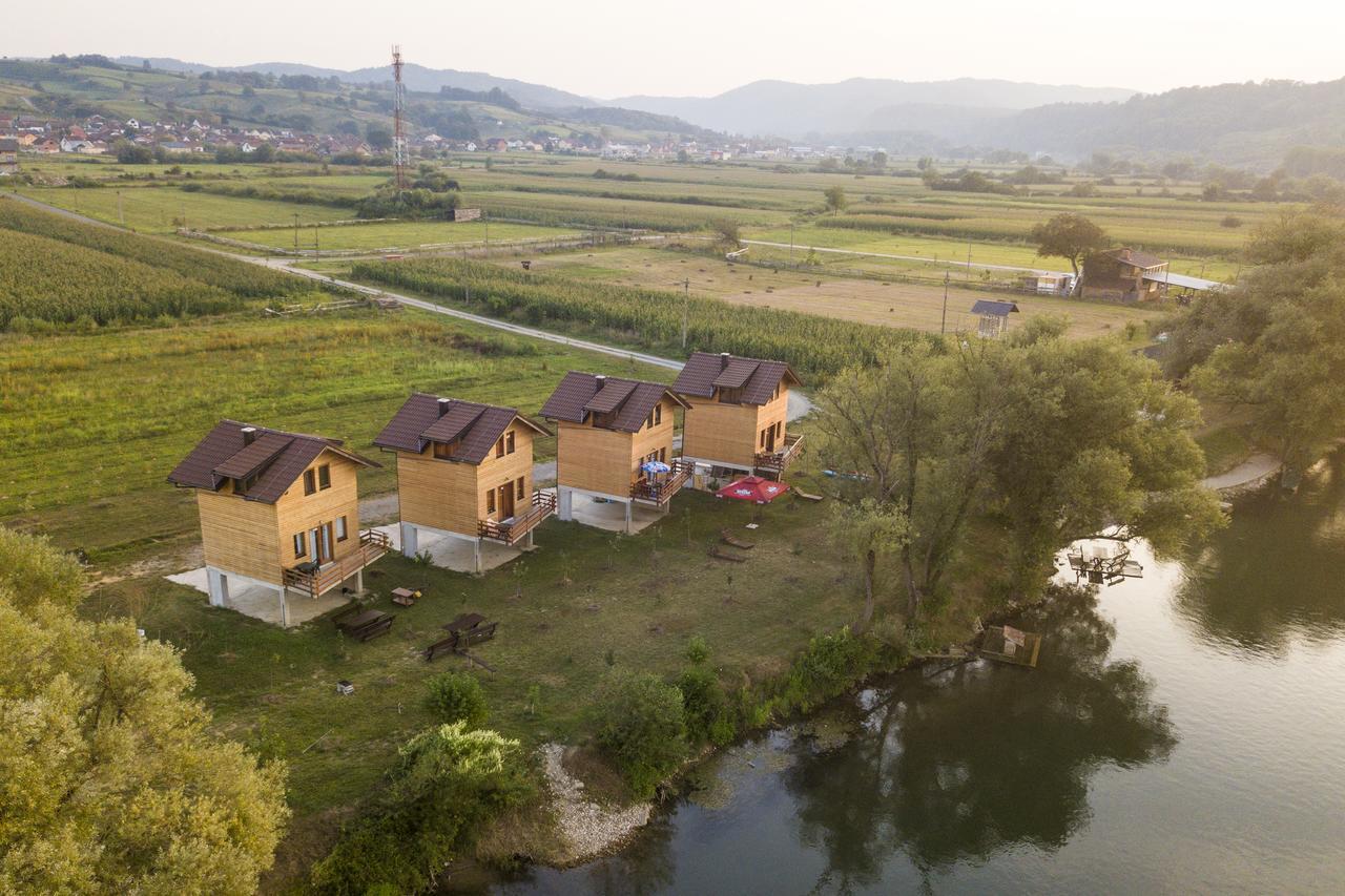 Holiday Homes Piralo Kostajnica Exteriér fotografie