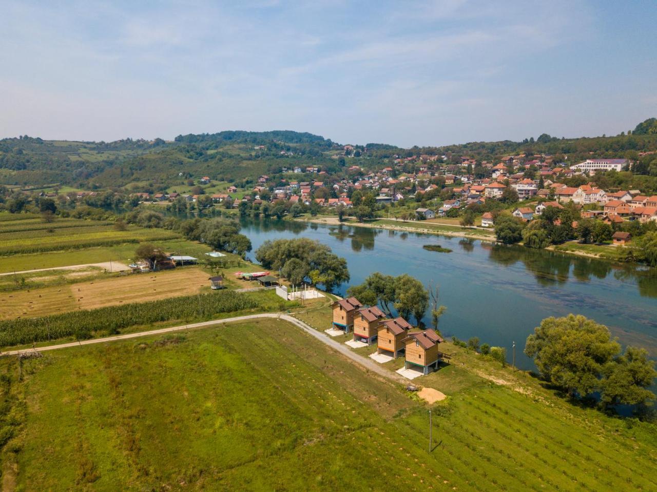Holiday Homes Piralo Kostajnica Exteriér fotografie