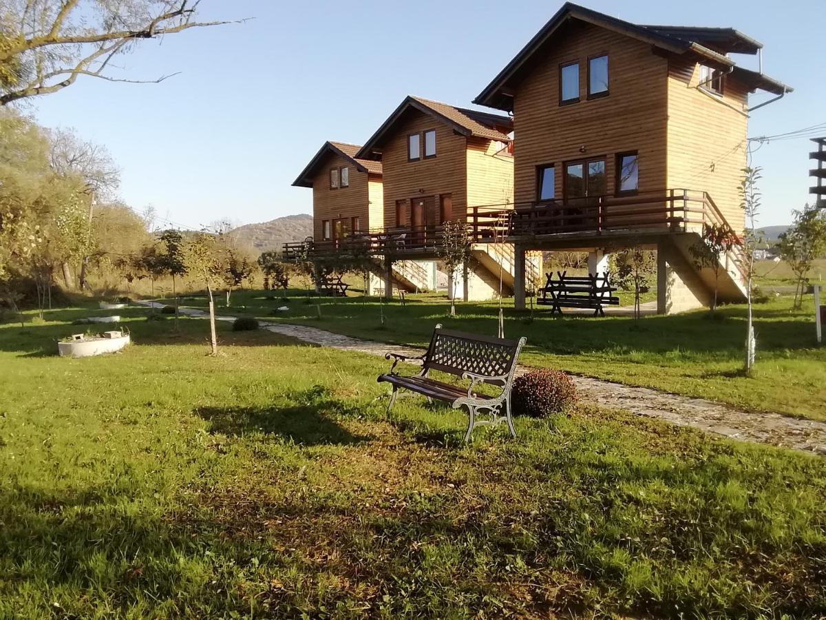 Holiday Homes Piralo Kostajnica Exteriér fotografie